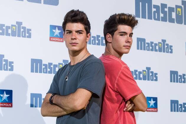 Spanish singers Gemeliers during the premiere of Mascotas at Kinepolis cinema in Madrid. July 21, 2016.  (20160721017)