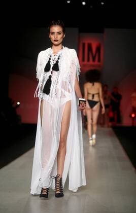 A model wears a creation by Mexican designer Aline Moreno during the Fashion Week IM Intermoda in city of Guadalajara, Mexico, 21 Juny 2016. INTERMODA IN MEXICO !ACHTUNG: NUR REDAKTIONELLE NUTZUNG!  MEX01 20160722-636047565658509397