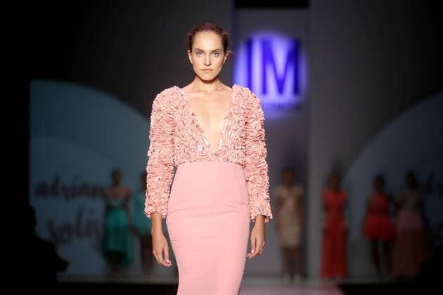 Models wear a creation by Mexican designer Adriana Solis during the Fashion Week IM Intermoda in city of Guadalajara, Mexico, 21 July 2016. INTERMODA IN MEXICO !ACHTUNG: NUR REDAKTIONELLE NUTZUNG!  MEX01 20160722-636047606381892636