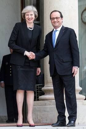 Bilder des Tages (160721) -- PARIS, July 21, 2016 -- French President Francois Hollande(R) shakes hands with British Prime Minister Theresa May during their meeting at the Elysee Palace in Paris, France on July 21, 2016. French President Francois Hollande on Thursday called on Britain to prepare for talks to leave the European Union(EU) as soon as possible. ) FRANCE-PARIS-PRESIDENT-BRITAIN-PM-MEETING AlanxWilson 