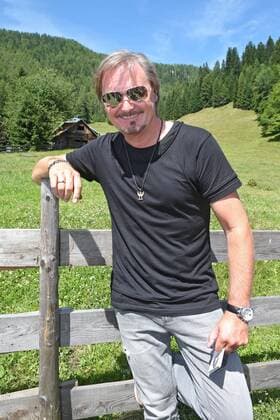 ORF Wenn die Musi spielt . Sänger Nik P. ( eigentl. Nikolaus Presnik ) am Rande des Künstlertreffs zum Musik Open Air Wenn die Musi spielt am 22.07.2016 auf dem Festgelände in Bad Kleinkirchheim.