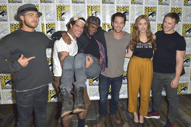 Cody Christian, Tyler Posey, Khylin Rhambo, Dylan Sprayberry, Holland Roden und Jeff Davis beim Photocall zur TV-Serie Teen Wolf auf der San Diego Comic-Con International 2016 im Hilton Bayfront Hotel. San Diego, 21.07.2016 Foto:xD.xStarbuckx xFuturexImage
