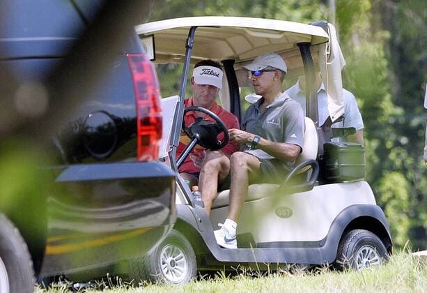 U.S. President Barack Obama parks his golf cart after playing golf at Fort Belvoir July 23, 2016 in Virginia near Washington, DC. Pool  WAX20160723101 OlivierxDouliery