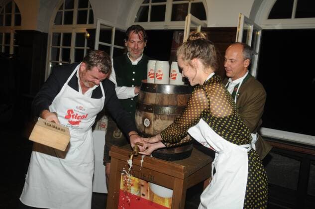23.7.2016, Cornelius Obonya, Miriam Fussenegger, Braumeister Christian Pöpperl, Jedermann, Premierenfeier, Stieglkeller, Salzburg,