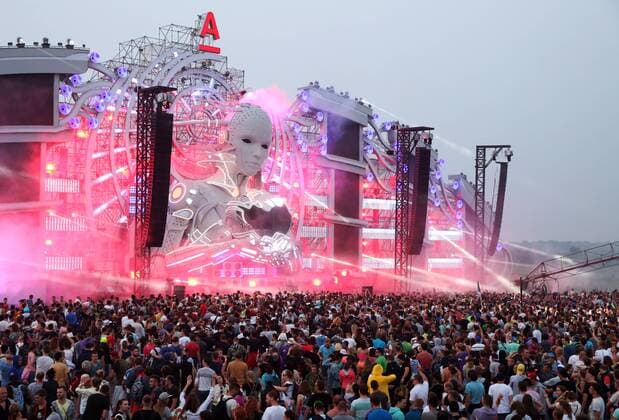 NIZHNY NOVGOROD, RUSSIA - JULY 23, 2016: The 2016 Alfa Future People festival of music and technology, at the Bolshoe Kozino Airfield. Alexander Ryumin TASS  TS02ACF6
