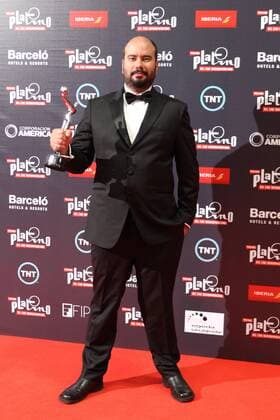 Colombian director Ciro Guierra shows his Best Director Award for El Abrazo de la Serpiente during the 3rd Platino Ibero-American Film Awards in Punta del Este, Uruguay, 24 July 2016. PREMIOS PLATINO !ACHTUNG: NUR REDAKTIONELLE NUTZUNG!  PLA057 20160725-636050237126956881