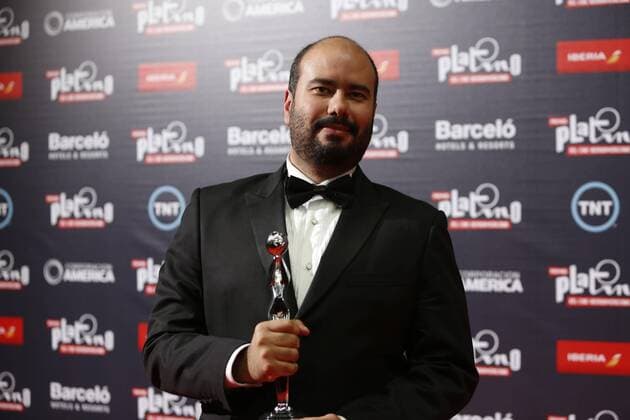 Colombian director Ciro Guierra shows his Best Director Award for El Abrazo de la Serpiente during the 3rd Platino Ibero-American Film Awards in Punta del Este, Uruguay, 24 July 2016. PREMIOS PLATINO !ACHTUNG: NUR REDAKTIONELLE NUTZUNG!  PLA058 20160725-636050237163304648
