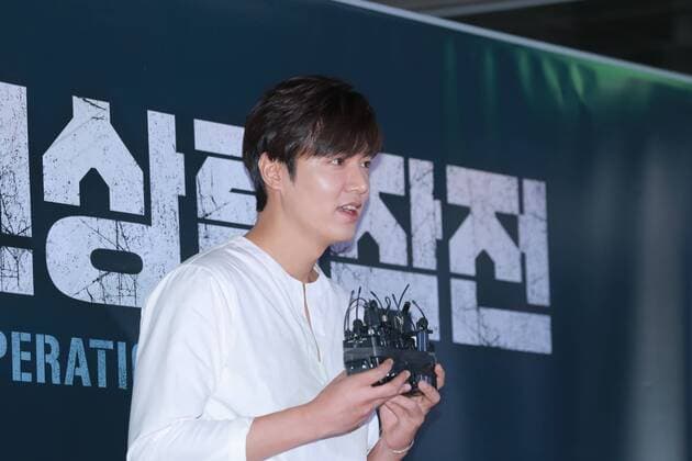 Jung jae Lee,Lee Beom su,Jung JunHo and Sae-yeon Jin attend the VIP premiere of Operation Chromite in Seoul, Korea on 25th July, 2016.(China and Korea Rights Out)  2016072600423