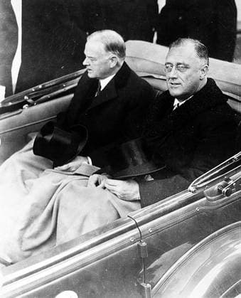 Presidents Herbert Hoover and Franklin Roosevelt ride together for the inauguration in Washington DC January 1932 WHA  !ACHTUNG AUFNAHMEDATUM GESCHÄTZT! Copyright: WHA UnitedArchives015315