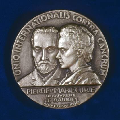 IMAGO ICONS: Marie Curie Marie (1867-1934) and Pierre (1859-1906) Curie. Obverse of medal commemorating the discovery of Radium in 1898. WHA  !ACHTUNG AUFNAHMEDATUM GESCHÄTZT! Copyright: WHA UnitedArchives0460000405