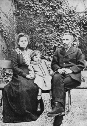 IMAGO ICONS: Marie Curie Marie (1867-1934) and Pierre (1859-1906) Curie. With their elder daughter Irene in 1904, WHA  !ACHTUNG AUFNAHMEDATUM GESCHÄTZT! Copyright: WHA UnitedArchives0460000410
