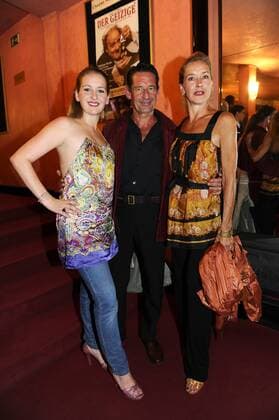 Max Tidof mit Ehefrau Lisa Seitz und Tochter Luzie Premiere Der Vorname Theater Komoedie Komoedie im Bayerischen Hof Muenchen 26. Juli 2016