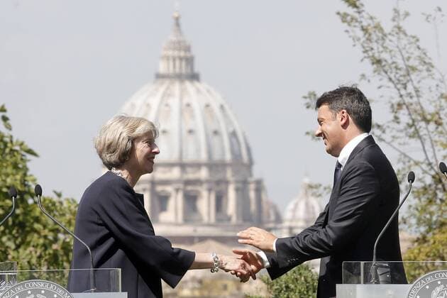 Bilder des Tages Matteo Renzi empfängt Theresa May in Rom Theresa May e Matteo Renzi Roma 27-07-2016 Villa Pamphilj. Rom. Italian Premier meets the new English Prime Minister. SamanthaxZucchi
