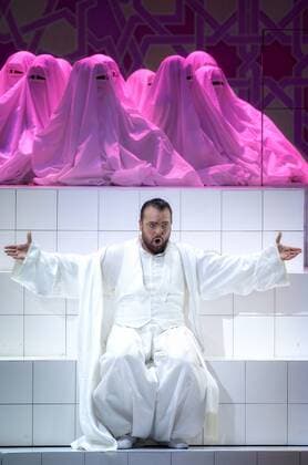SALZBURGER FESTSPIELE - Die Liebe der Danae ( Oper von Richard Strauss) Tomasz Konieczny als Jupiter am 27.07.2016 während der Fotoprobe zur Oper - Die Liebe der Danae - im Grossen Festspielhaus, Salzburg, Österreich