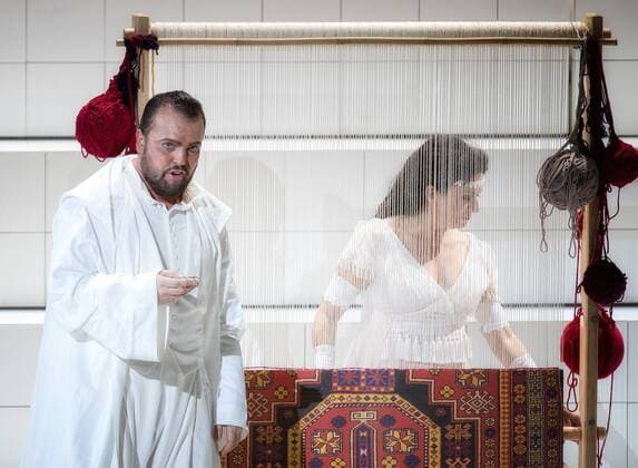 SALZBURGER FESTSPIELE - Die Liebe der Danae ( Oper von Richard Strauss) Tomasz Konieczny als Jupiter und Krassimira Stoyanova als Danae am 27.07.2016 während der Fotoprobe zur Oper - Die Liebe der Danae - im Grossen Festspielhaus, Salzburg, Österreich