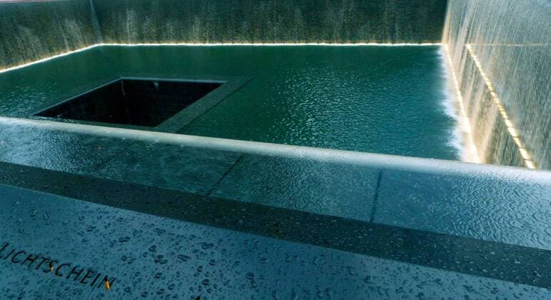 Ground Zero Memorial (Reflecting absence), honouring the victims of September 11 2001 attack on the World Trade Centr ewhich destroed the Twin Towers. New York City , USA WHA  !ACHTUNG AUFNAHMEDATUM GESCHÄTZT! Copyright: WHA UnitedArchivesWHA_032_0952