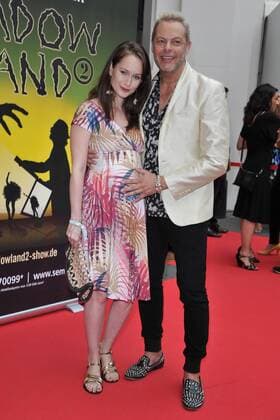 Premiere Shadowland 2 Uwe Fahrenkrog Petersen mit Freundin Christine Dessaun, Schwanger Ankunft Premiere Shadowland 2, das neue Abenteuer im Admiralspalast in Berlin am 28.07.2016