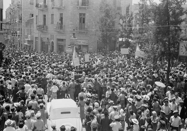 Jewish protest demonstrations against Palestine White Paper, May 18, 1939. Meeting of demonstrating groups on corner of King George Avenue & Agrippa s Road Jerusalem WHA  !ACHTUNG AUFNAHMEDATUM GESCHÄTZT! Copyright: WHA UnitedArchivesWHA_039_0146