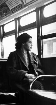 IMAGO History, U.S. Bürgerrechtsbewegung: 1954-1968 Rosa Parks sitting on a bus in Montgomery, Alabama, 1956. WHA  !ACHTUNG AUFNAHMEDATUM GESCHÄTZT! Copyright: WHA UnitedArchivesWHA_5153_TR