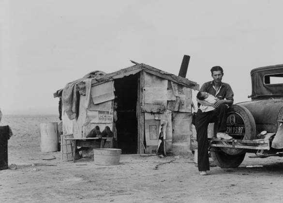 Migratory Mexican field worker s home on the edge of a frozen pea field. Imperial Valley, California by Dorothea Lange 1895-1965, dated 19380101 WHA  !ACHTUNG AUFNAHMEDATUM GESCHÄTZT! Copyright: WHA UnitedArchivesWHA_039_0642