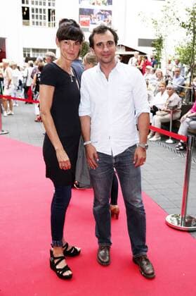 Tanja Ziegler mit Begleitung bei der Premiere der Tanzshow Shadowland 2 - Neues aus dem Reich der Schatten im Admiralspalast. Berlin, 28.07.2016 Foto:xS.xGabschx xFuturexImage