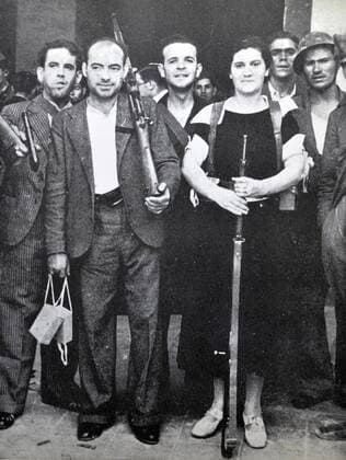A female fighter with republican soldiers during the Spanish civil war, Barcelona 1937 WHA  !ACHTUNG AUFNAHMEDATUM GESCHÄTZT! Copyright: WHA UnitedArchivesWHA_042_0644