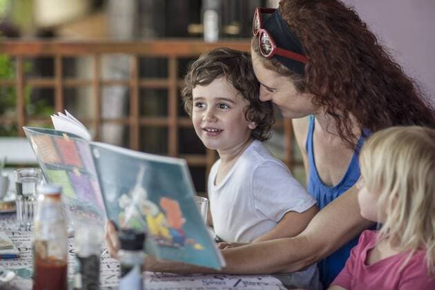 Mother reading book to kids model released Symbolfoto property released  ZEF008987