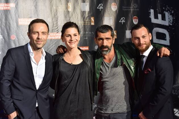 Die Schauspieler Aleksandar Jovanovic, Christina Hecke, Erdal Yildiz and Johnny Palmiero, l-r, posieren am 01.08.2016 in Köln auf dem roten Teppich bei der Premiere des Actionfilm Collide .