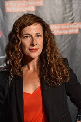 Die Schauspielerin Clelia Sarto posiert am 01.08.2016 in Köln auf dem roten Teppich bei der Premiere des Actionfilm Collide .