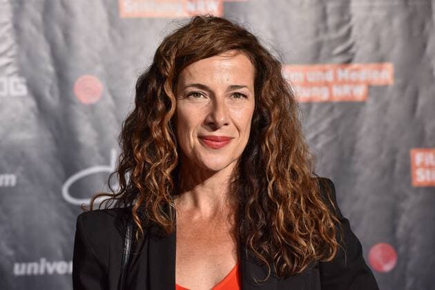 Die Schauspielerin Clelia Sarto posiert am 01.08.2016 in Köln auf dem roten Teppich bei der Premiere des Actionfilm Collide .