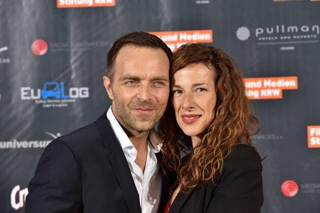 Die Schauspieler Aleksandar Jovanovic und Clelia Sarto posieren am 01.08.2016 in Köln auf dem roten Teppich bei der Premiere des Actionfilm Collide .