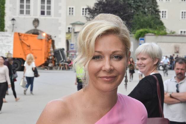 Festspielauffahrt zur Premiere von Manon Lescaut in Salzburg. Dieses Bild zeigt die Unternehmerin Nadja Swarovski 2016 - Festspielauffahrt zur Premiere von Manon Lescaut in Salzburg