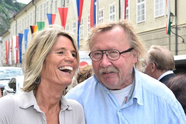 Festspielauffahrt zur Premiere von Manon Lescaut in Salzburg. Dieses Bild zeigt den Philosophen und Schriftsteller Peter Sloterdijk in Begleitung 2016 - Festspielauffahrt zur Premiere von Manon Lescaut in Salzburg