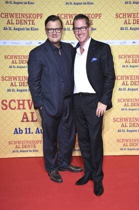 Torsten Koch mit Begleitung bei der Premiere des Kinofilms Schweinskopf al dente im Mathäser Filmpalast. München, 02.08.2016 Foto:xP.xSchönbergerx xFuturexImage