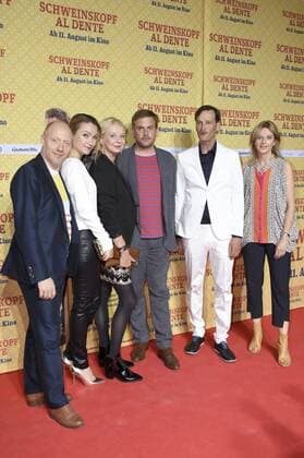 Simon Schwarz, Lisa Maria Potthoff, Rita Falk, Sebastian Bezzel, Ed Herzog und Kerstin Schmidbauer bei der Premiere des Kinofilms Schweinskopf al dente im Mathäser Filmpalast. München, 02.08.2016 Foto:xP.xSchönbergerx xFuturexImage