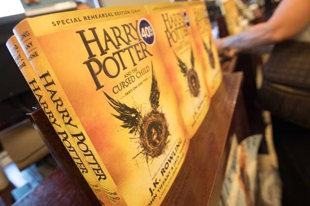 Bilder des Tages August 4, 2016 - Kingston, Ontario, Canada - Several new Harry Potter and The Cursed Child books are on display at Chapters in Kingston, Ont., on Aug. 4, 2016. Kingston Canada - ZUMAh140