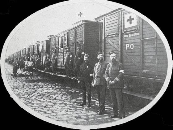 French hospital train in France during World War one WHA  !ACHTUNG AUFNAHMEDATUM GESCHÄTZT! Copyright: WHA UnitedArchivesWHA_049_0059
