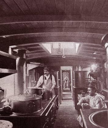 French hospital train in France during World War one WHA  !ACHTUNG AUFNAHMEDATUM GESCHÄTZT! Copyright: WHA UnitedArchivesWHA_049_0073
