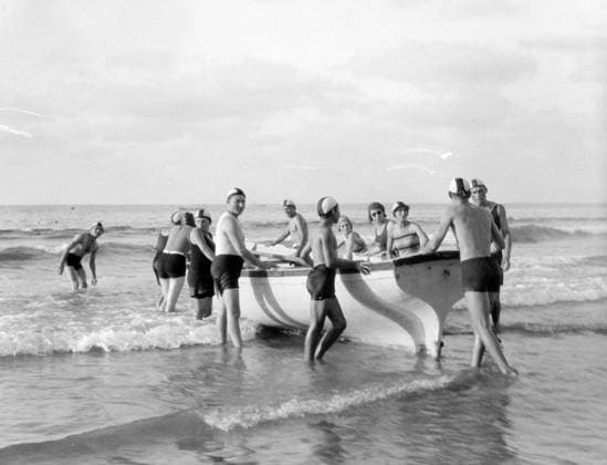 Zionist activities around Haifa in Palestine (Israel). Members of Hapoel Club off for boat drill; 1930 WHA  !ACHTUNG AUFNAHMEDATUM GESCHÄTZT! Copyright: WHA UnitedArchivesWHA_050_0251