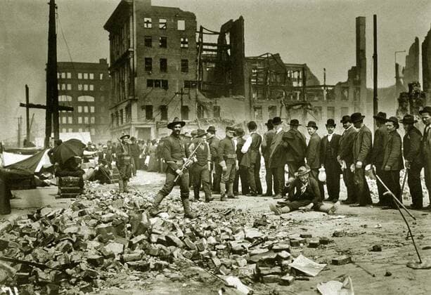 Bread line; Sixth and Mission street following the 1906 San Francisco earthquake WHA  !ACHTUNG AUFNAHMEDATUM GESCHÄTZT! Copyright: WHA UnitedArchivesWHA_054_0807
