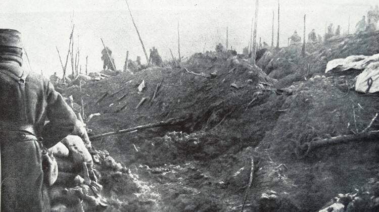 Photograph of French Soldiers in the Trenches and bomb craters in a destroyed forest during combat in World War One. Dated 1915 WHA  !ACHTUNG AUFNAHMEDATUM GESCHÄTZT! Copyright: WHA UnitedArchivesWHA_055_0086
