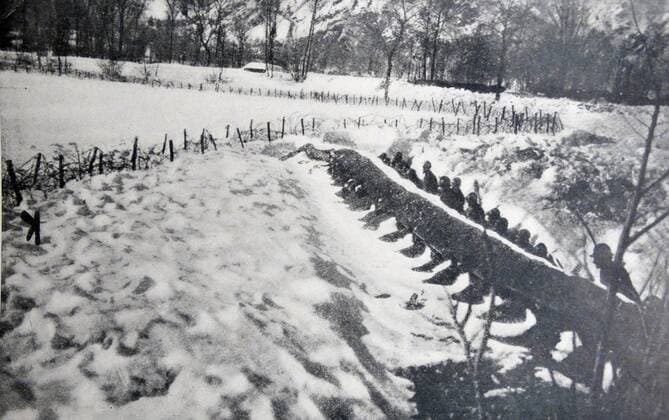 Photograph of the trenches on the Italian front during winter. Dated 1915 WHA  !ACHTUNG AUFNAHMEDATUM GESCHÄTZT! Copyright: WHA UnitedArchivesWHA_074_0561