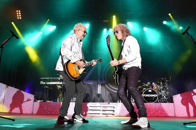Europe - Europa Tour 2016 am 05.08.2016 im Schlossgarten in Schwetzingen Die britisch-amerikanische Rockband Foreigner spielt am 05.08.2016 im Schlossgarten in Schwetzingen. Mick Jones ( Gitarrist ), links - Bruce Watson ( Gitarrist ), rechts xRx