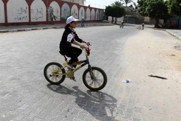 August 7, 2016 - Rafah, Gaza Strip, Palestinian Territory - Palestinian children take part in the bicycles marathon to demand their right to play and break the siege on Gaza strip, in Rafah in the southern Gaza Strip. on August 7, 2016 Rafah Palestinian Territory - ZUMAap3_