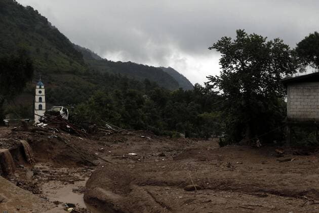 Zerstörungen nach Tornado Earl in Mexiko A general view shows an area affected by landslides, due to heavy rains brought by the Tropical Storm Earl, in the municipality of Huauchinango, Mexico, 07 August 2016. According to officials, 28 people died in the state of Puebla as a result of heavy rains brought by the remnants of tropical storm Earl s passing through central Mexico. 28 reported dead in Puebla following the passage of tropical storm Earl in Mexico !ACHTUNG: NUR REDAKTIONELLE NUTZUNG!  MEX28 20160808-636062404318767803