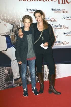 Aglaia Szyszkowitz mit Sohn Samuel bei der Premiere des Kinofilms Antonio, ihm schmeckt s nicht! im Mathäser Filmpalast. München, 10.08.2016 Foto:xP.xSchönbergerx xFuturexImage