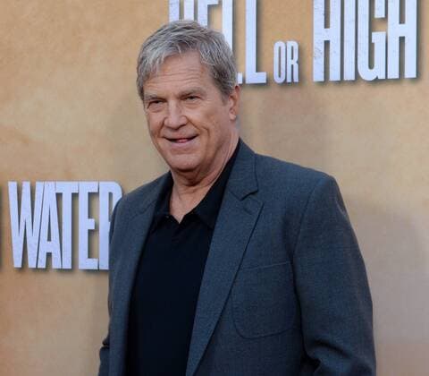 Cast member Jeff Bridges attends the premiere of the motion picture crime drama Hell or High Water at the ArcLight Cinema Dome in the Hollywood section of Los Angeles on August 10, 2016. Storyline: A divorced dad and his ex-con brother resort to a desperate scheme in order to save their family s farm in West Texas.  LAP2016081006 JIMxRUYMEN