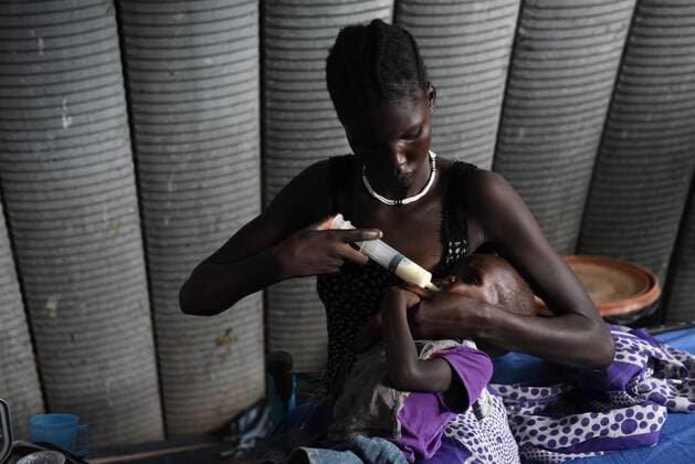 (160814) -- JUBA, Aug. 14, 2016 -- A refugee mother feeds her child in a hospital inside the Protection of Civilians site 1 of the United Nations Mission In South Sudan (UNMISS) in Juba, capital of South Sudan, Aug. 13, 2016. The humanitarian situation in South Sudan has witnessed significant deterioration, including in areas that were once relatively stable. Since December 2013, over two million people have fled their homes. Some 1.6 million are displaced within South Sudan and more than 900,000 people have fled to neighbouring countries. ) (cyc) SOUTH SUDAN-JUBA-UNMISS-POC LixBaishun 