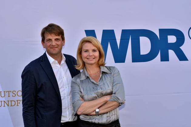 Der Produzent Leopold Hoesch (Broadview TV) und die Schauspielerin Annette Frier posieren am 15.08.2016 in Köln bei der Premiere der WDR Doku Reihe Unser Land - NRW wird 70 zum 70. Geburtstag des Landes Nordrhein-Westfalen.