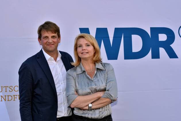 Der Produzent Leopold Hoesch (Broadview TV) und die Schauspielerin Annette Frier posieren am 15.08.2016 in Köln bei der Premiere der WDR Doku Reihe Unser Land - NRW wird 70 zum 70. Geburtstag des Landes Nordrhein-Westfalen.
